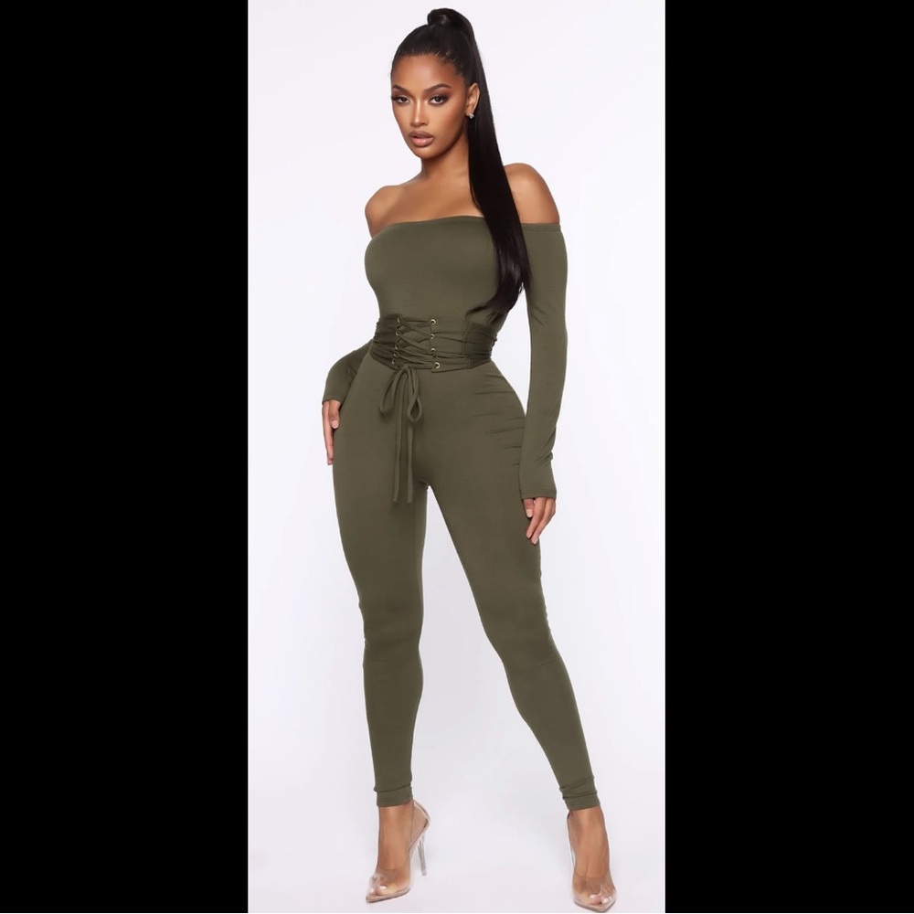 Fashion Nova Off Shoulder Jumpsuit NWT size Small Does Not Come With Belt